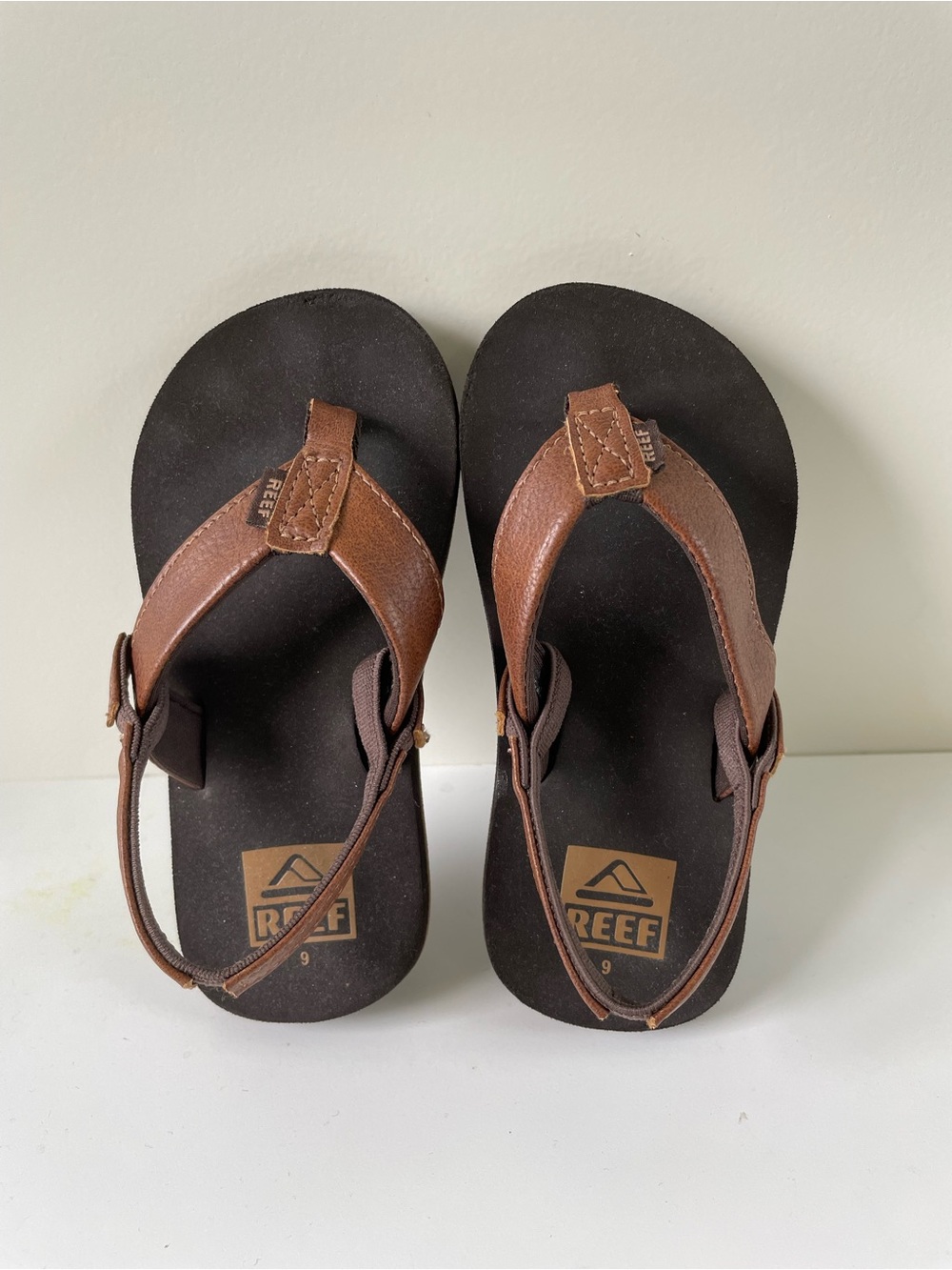 REEF Kids Brown and Black Leather Strap Sandals, size 9